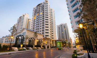 For rent 3 bedrooms condo in Huai Khwang, Bangkok