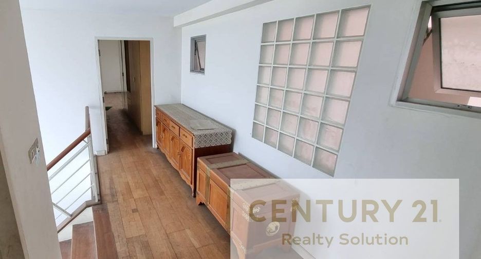 For sale 3 bedrooms condo in Yan Nawa, Bangkok