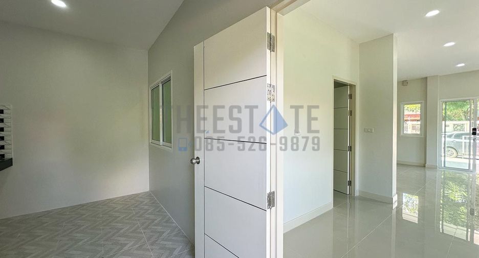 For sale 4 bedrooms townhouse in San Kamphaeng, Chiang Mai