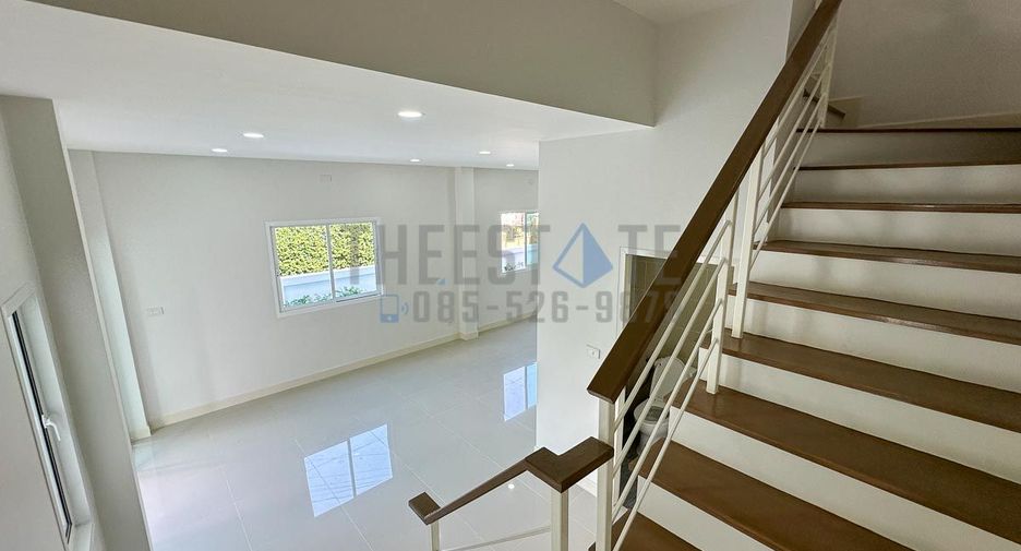 For sale 4 bedrooms townhouse in San Kamphaeng, Chiang Mai