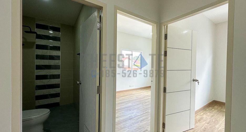 For sale 4 bedrooms townhouse in San Kamphaeng, Chiang Mai