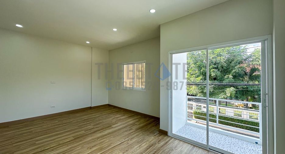 For sale 4 bedrooms townhouse in San Kamphaeng, Chiang Mai
