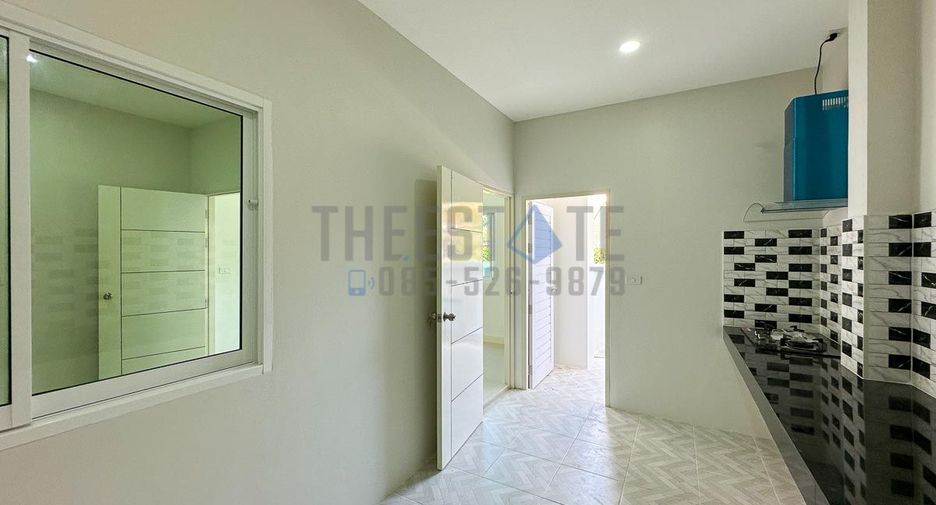 For sale 4 bedrooms townhouse in San Kamphaeng, Chiang Mai