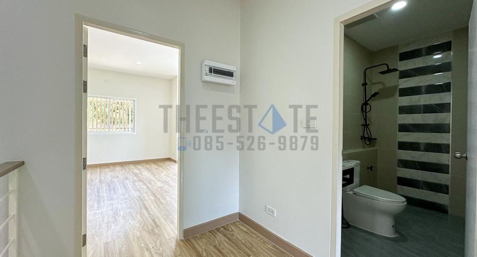 For sale 4 bedrooms townhouse in San Kamphaeng, Chiang Mai
