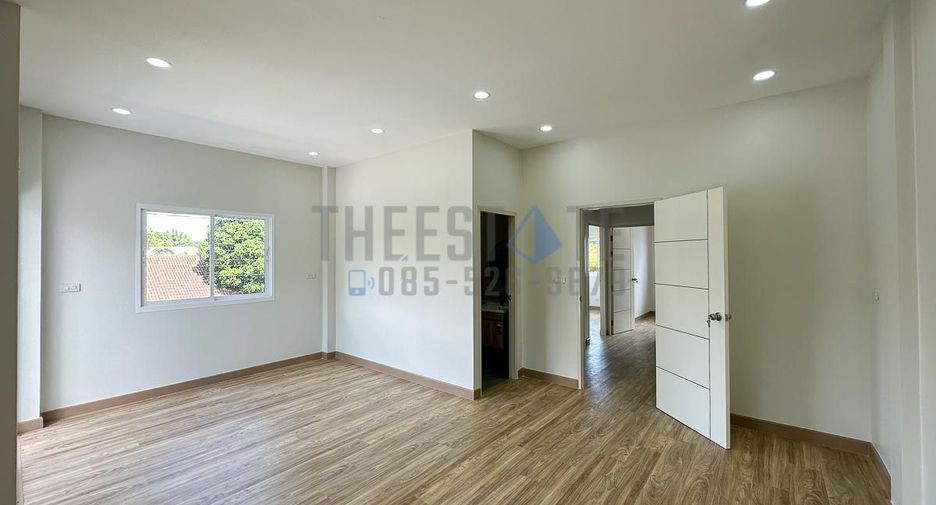 For sale 4 bedrooms townhouse in San Kamphaeng, Chiang Mai