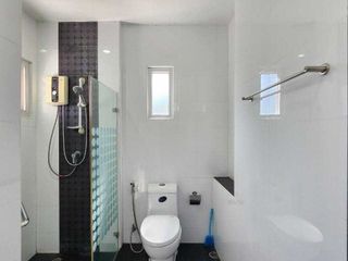 Haus zur Miete mit 4 Zimmer in Watthana, Bangkok