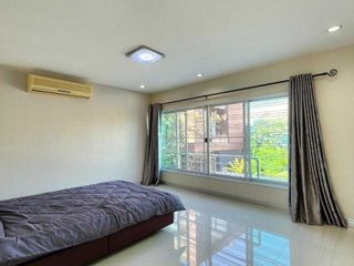 Haus zur Miete mit 4 Zimmer in Watthana, Bangkok