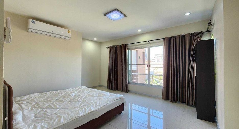 À louer 4 chambres maison à Watthana, Bangkok