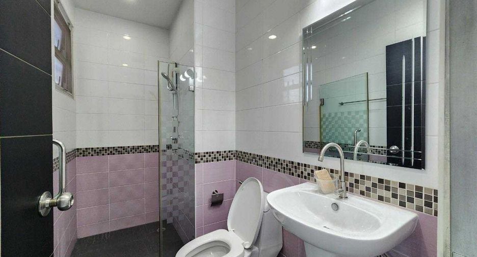 À louer 4 chambres maison à Watthana, Bangkok