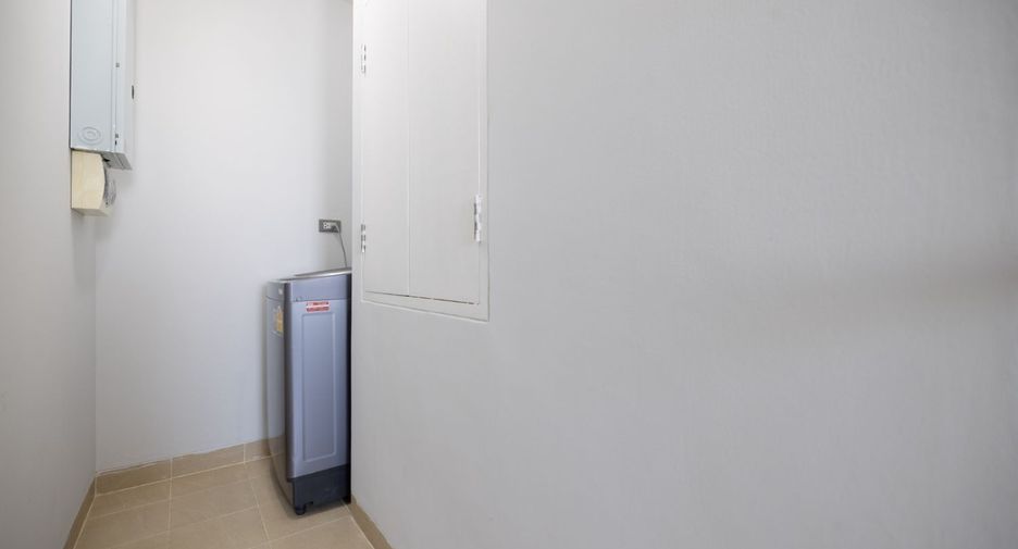 For rent 2 bedrooms apartment in Khlong Toei, Bangkok