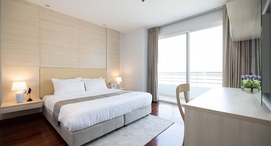 For rent 2 bedrooms apartment in Khlong Toei, Bangkok