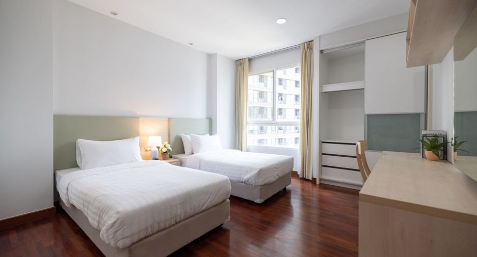For rent 2 bedrooms apartment in Khlong Toei, Bangkok