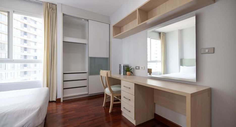 For rent 2 bedrooms apartment in Khlong Toei, Bangkok