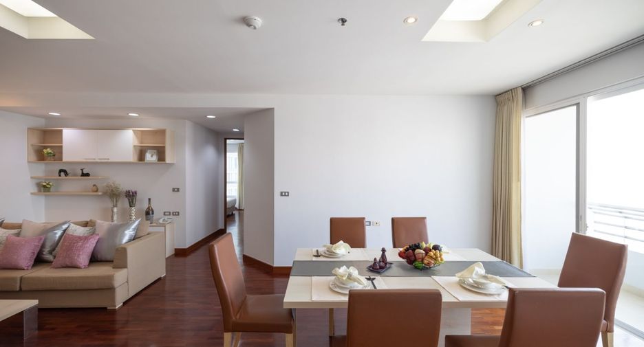 For rent 2 bedrooms apartment in Khlong Toei, Bangkok