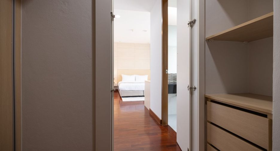 For rent 2 bedrooms apartment in Khlong Toei, Bangkok