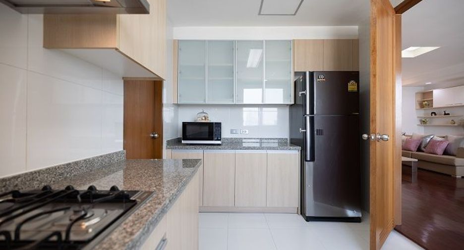 For rent 2 bedrooms apartment in Khlong Toei, Bangkok