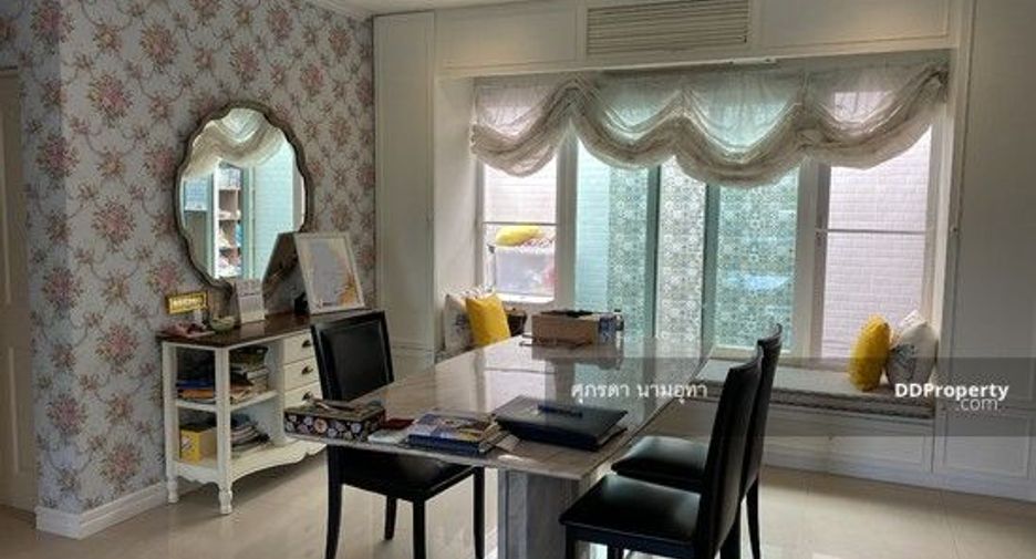 À vendre 5 chambres maison à Lat Phrao, Bangkok