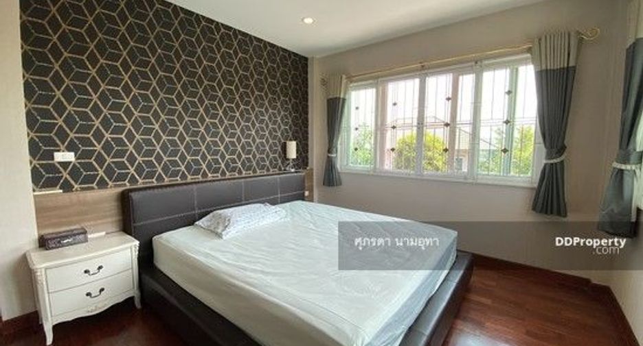 À vendre 5 chambres maison à Lat Phrao, Bangkok