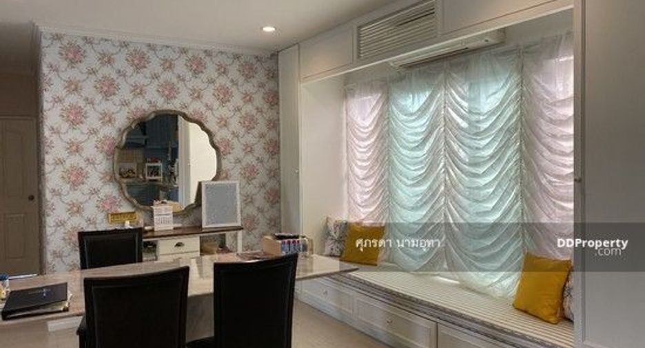 À vendre 5 chambres maison à Lat Phrao, Bangkok
