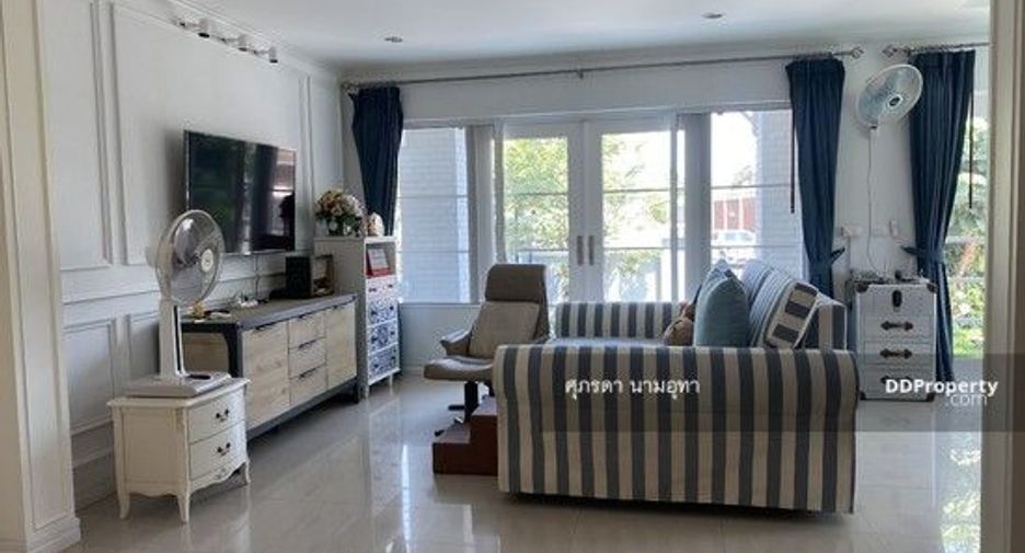 À vendre 5 chambres maison à Lat Phrao, Bangkok