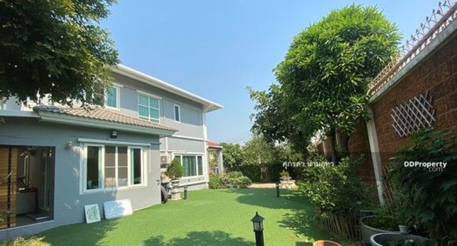 À vendre 5 chambres maison à Lat Phrao, Bangkok