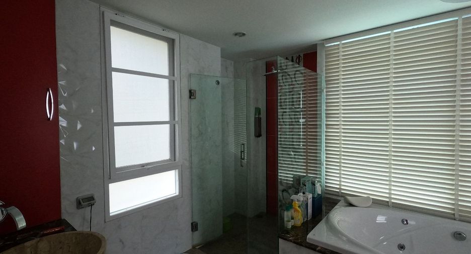 For rent and for sale 6 bedrooms villa in Mueang Phuket, Phuket