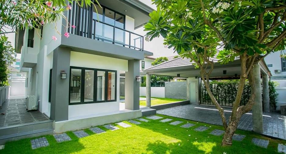 For sale 4 bedrooms house in Lat Phrao, Bangkok