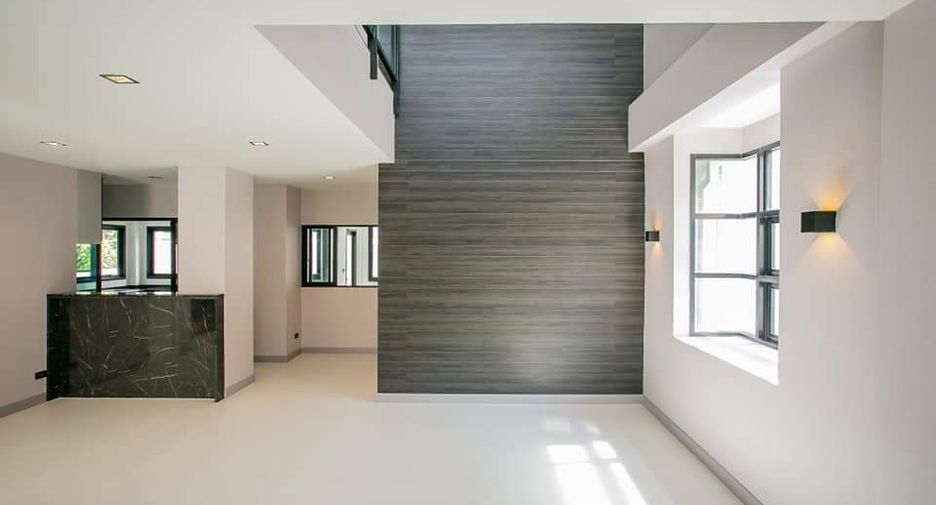 For sale 4 bedrooms house in Lat Phrao, Bangkok