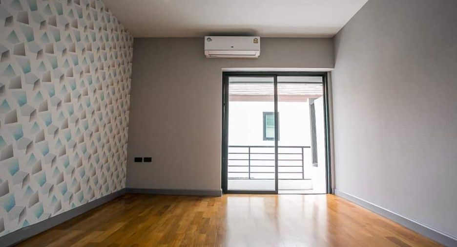 For sale 4 bedrooms house in Lat Phrao, Bangkok