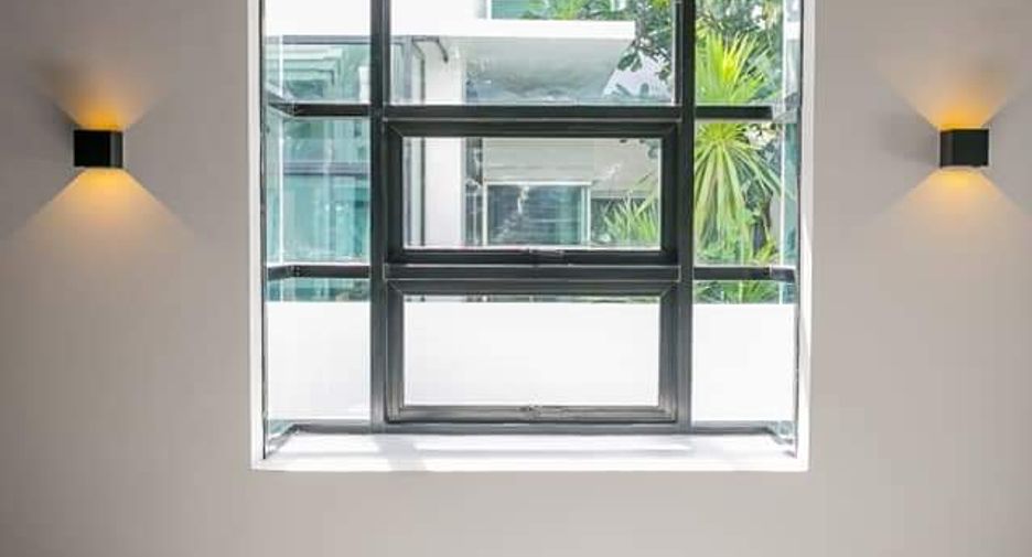 For sale 4 bedrooms house in Lat Phrao, Bangkok