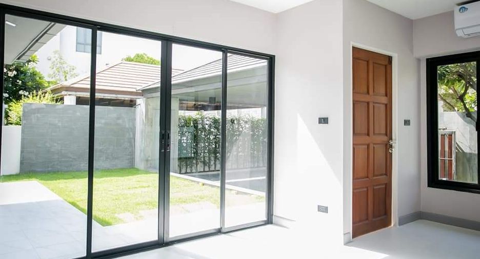 For sale 4 bedrooms house in Lat Phrao, Bangkok
