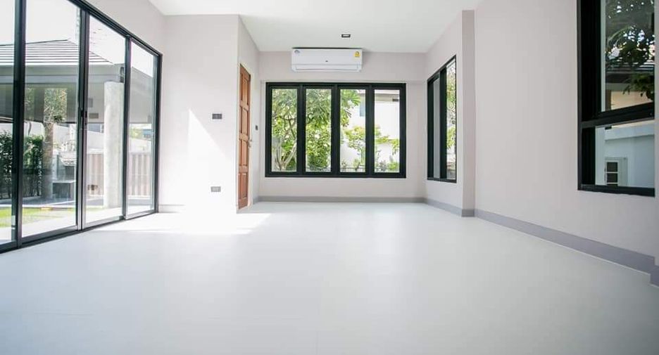 For sale 4 bedrooms house in Lat Phrao, Bangkok