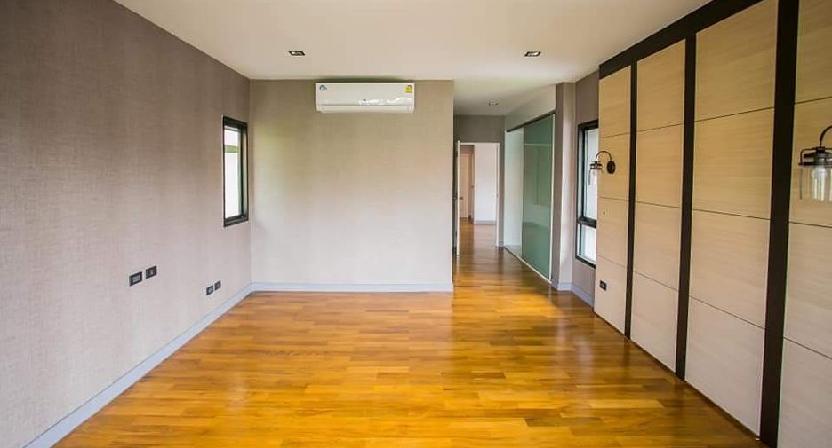For sale 4 bedrooms house in Lat Phrao, Bangkok