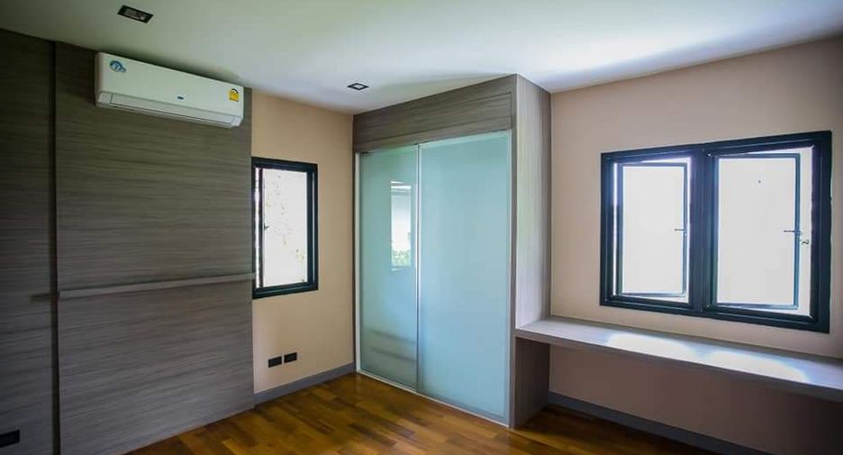 For sale 4 bedrooms house in Lat Phrao, Bangkok