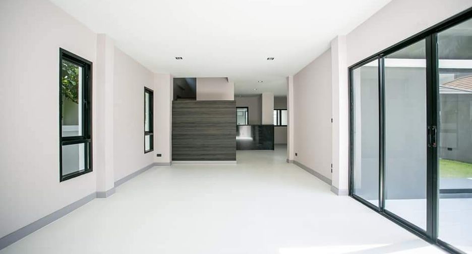 For sale 4 bedrooms house in Lat Phrao, Bangkok