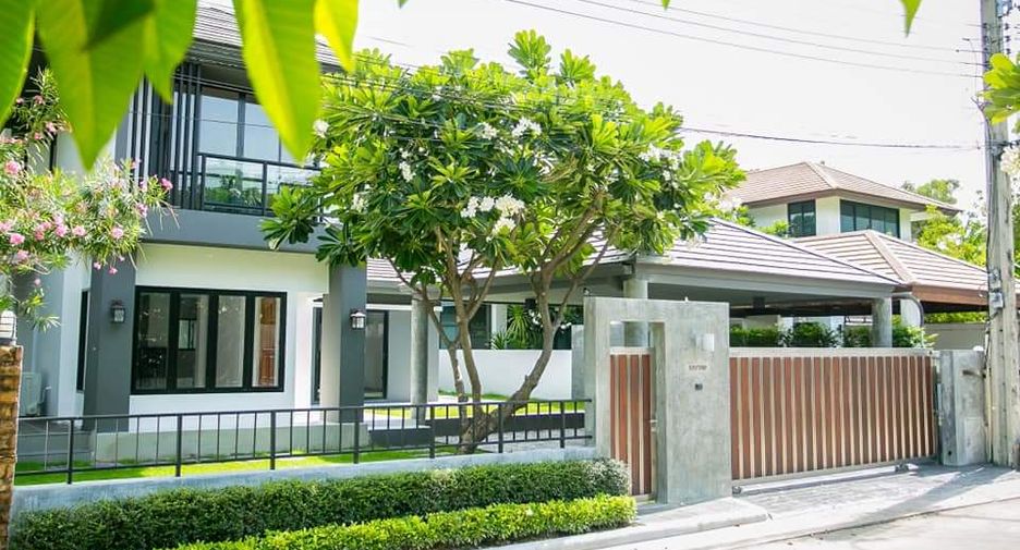 For sale 4 bedrooms house in Lat Phrao, Bangkok