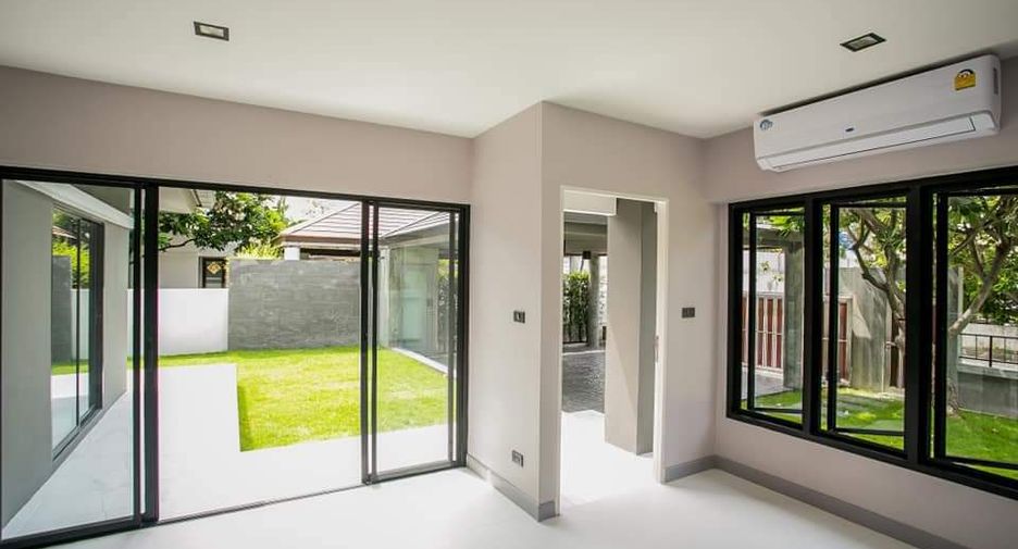 For sale 4 bedrooms house in Lat Phrao, Bangkok