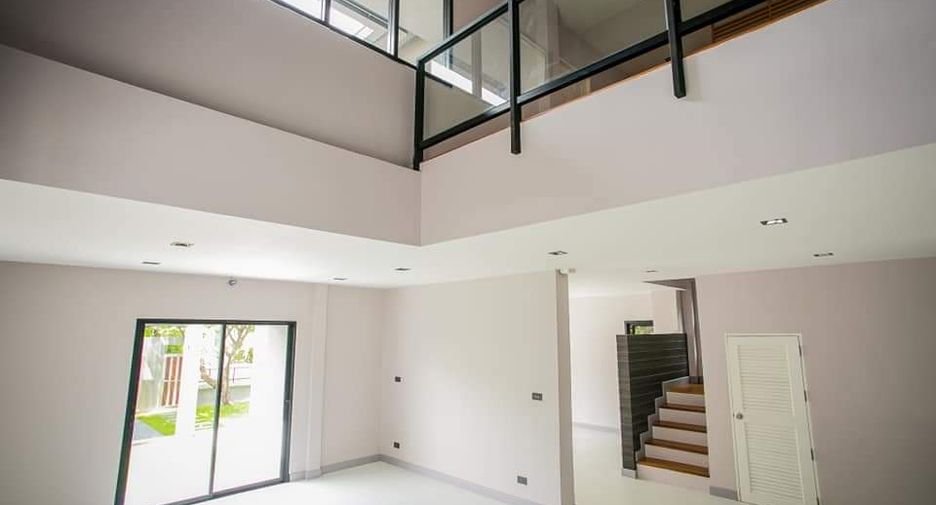 For sale 4 bedrooms house in Lat Phrao, Bangkok