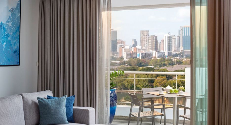 For rent 3 bedrooms condo in Khlong Toei, Bangkok