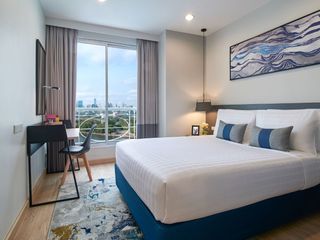 For rent 3 bedrooms condo in Khlong Toei, Bangkok