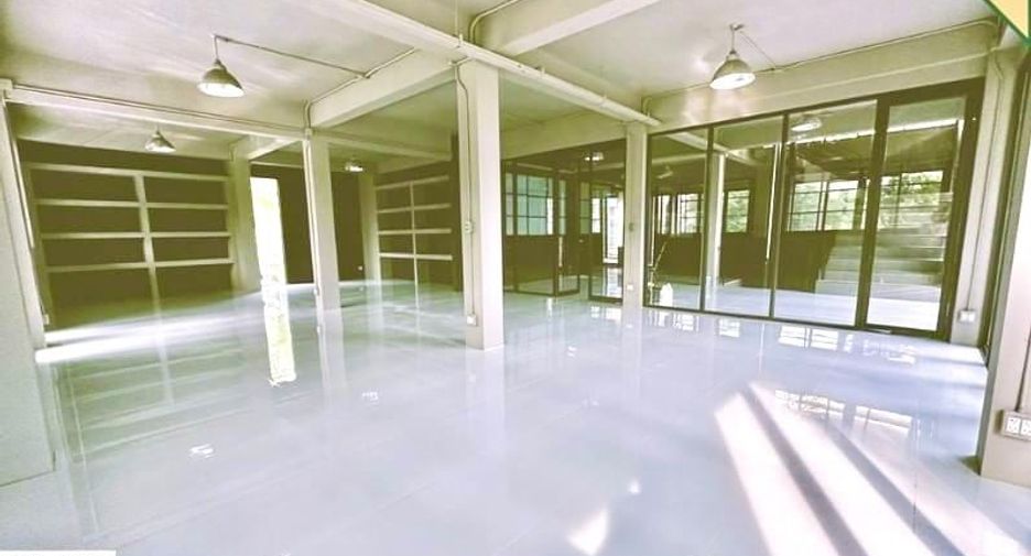 For rent 4 bedrooms retail Space in Chatuchak, Bangkok