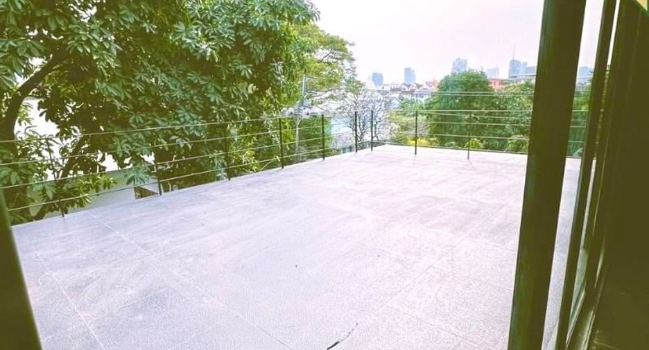 For rent 4 bedrooms retail Space in Chatuchak, Bangkok