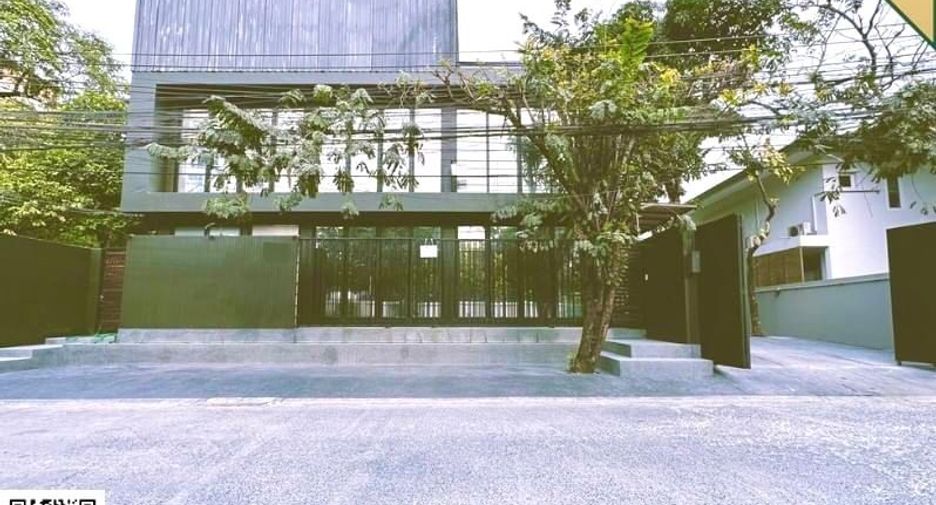 For rent 4 Beds retail Space in Chatuchak, Bangkok