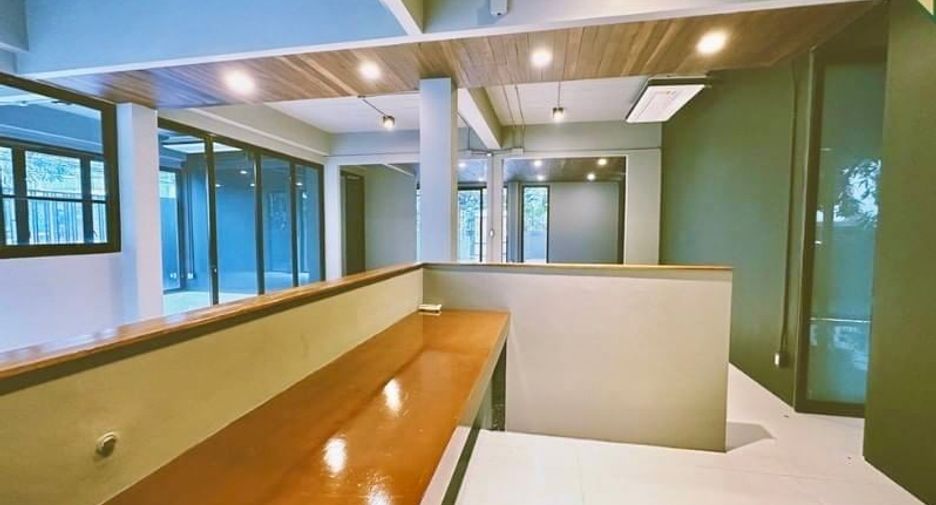For rent 4 bedrooms retail Space in Chatuchak, Bangkok