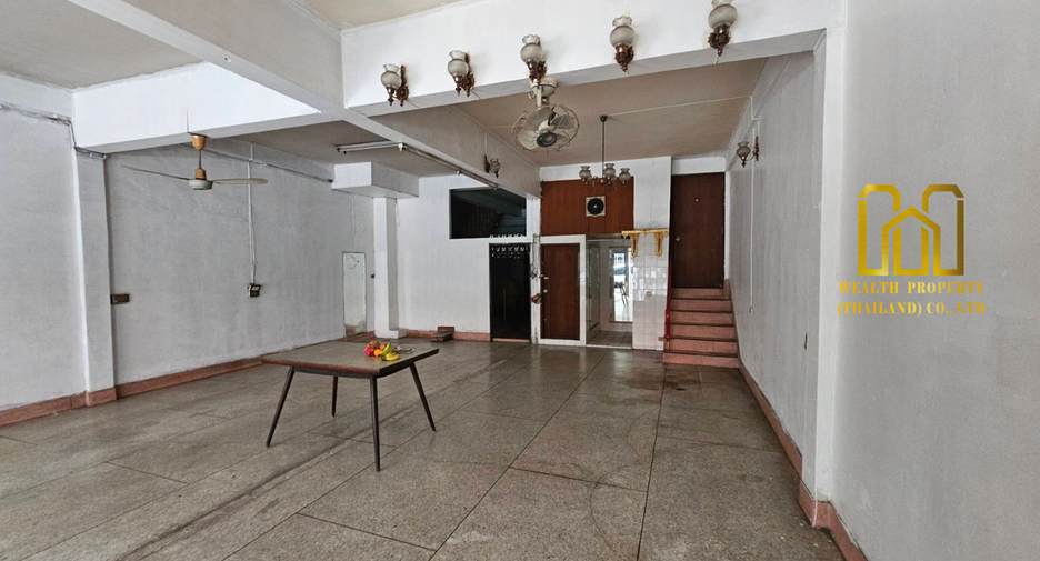 For sale retail Space in Ratchathewi, Bangkok