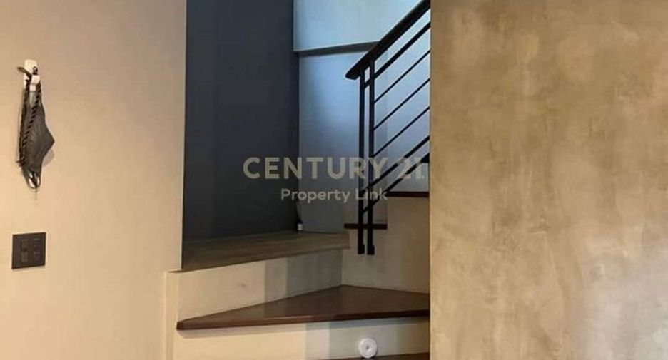 For sale 3 bedrooms townhouse in Mueang Samut Prakan, Samut Prakan