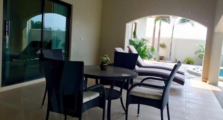 Villa en venta y en alquiler de 4 habitaciones en Bang Lamung, Chonburi