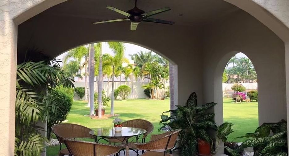 Villa en venta y en alquiler de 4 habitaciones en Bang Lamung, Chonburi