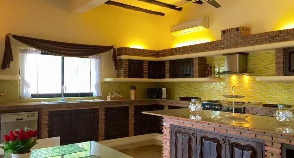 Villa en venta y en alquiler de 4 habitaciones en Bang Lamung, Chonburi