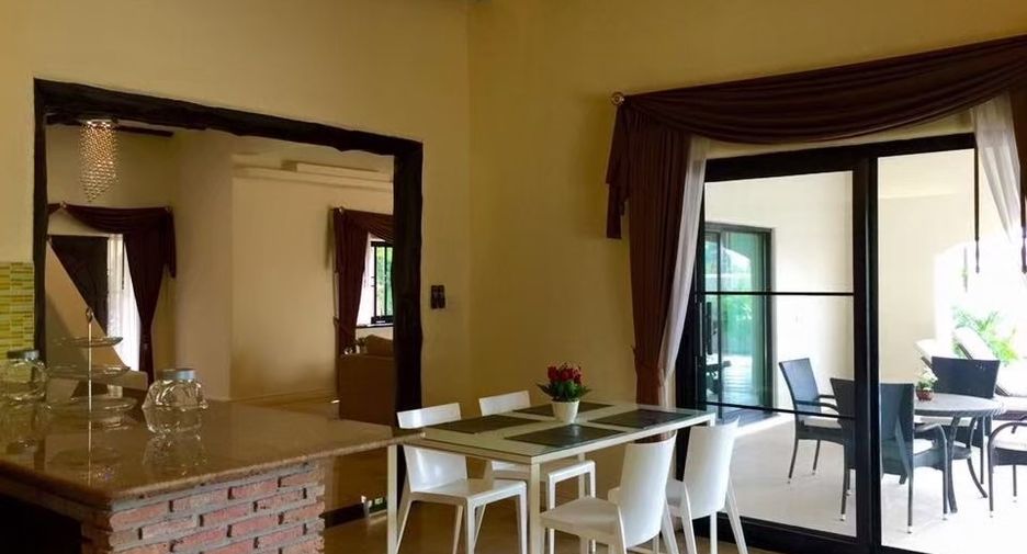 Villa en venta y en alquiler de 4 habitaciones en Bang Lamung, Chonburi